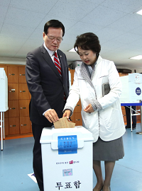 정의화 국회의장, 제20대 국회의원 선거 사전투표 나서